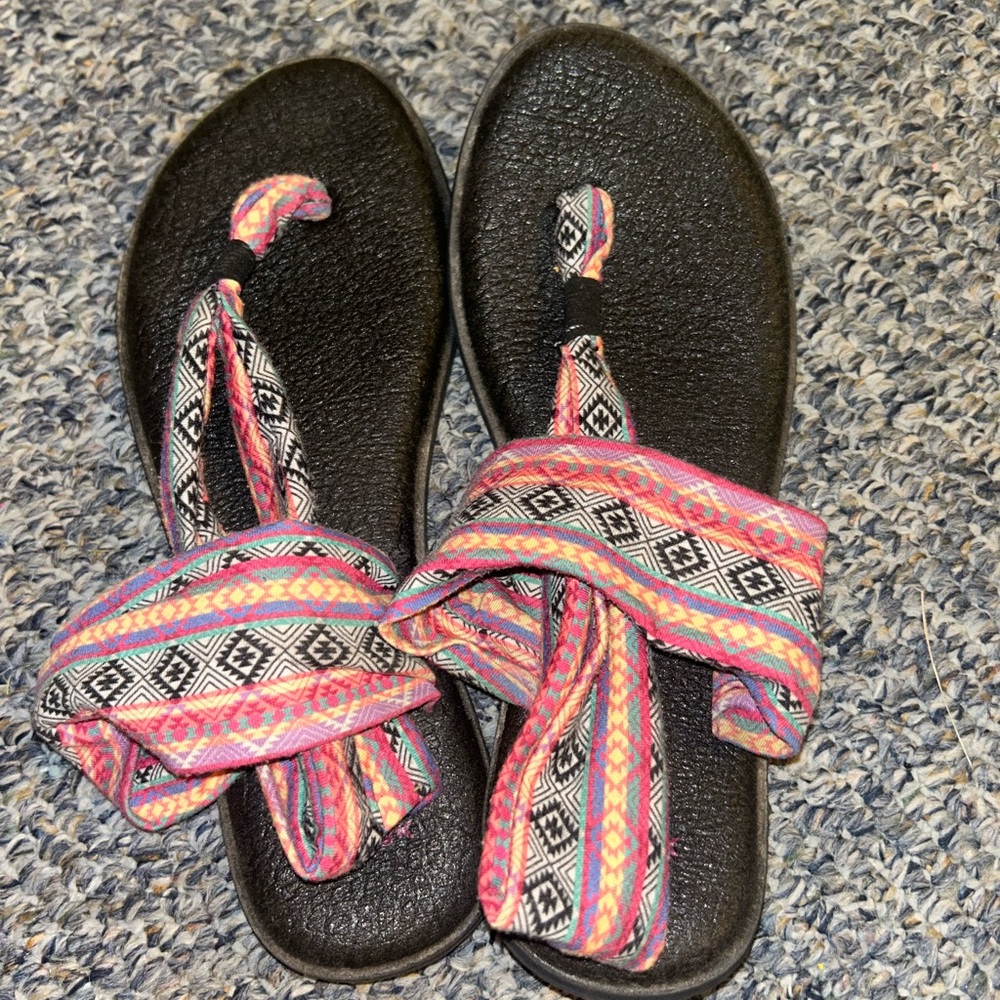 Yoga mat sandals worn a handful of times great condition
